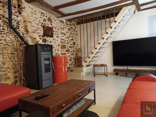 Maison
                                                                                                                                                                                                                                                                                                                        6 pièce(s)                                                                                                                                                                                                          4 chambre(s)                                                                                                                                                                                                          164  m²