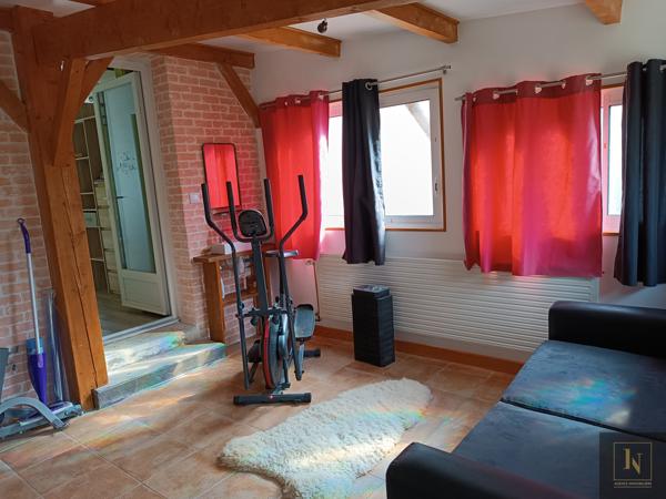 Maison
                                                                                                                                                                                                                                                                                                                        6 pièce(s)                                                                                                                                                                                                          4 chambre(s)                                                                                                                                                                                                          164  m²