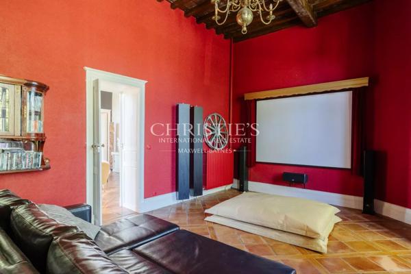 À moins d’une 1h de Bordeaux – Château du XVIII ème siècle – 700m² sur 11 hectares, piscine avec vue