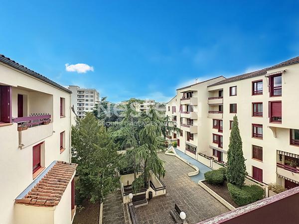 A vendre Appartement T3 lumineux avec ascenseur, balcon, basse ville d Auch