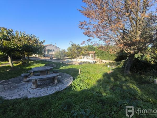 Villa d'exception de 140 m2, jardin de 3096 m2 arborés, et piscine.