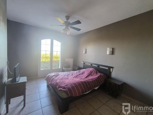 Villa d'exception de 140 m2, jardin de 3096 m2 arborés, et piscine.