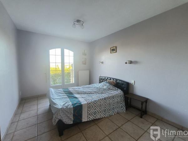 Villa d'exception de 140 m2, jardin de 3096 m2 arborés, et piscine.