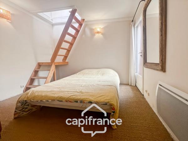 MERINDOL  MAISON DE CHARME, cour extérieure et roof top,2 chambres, 1 pièce,  1 bureau, 1 cave,  au cœur du village  A DECOUVRIR !