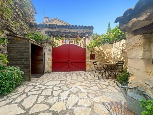 MERINDOL  MAISON DE CHARME, cour extérieure et roof top,2 chambres, 1 pièce,  1 bureau, 1 cave,  au cœur du village  A DECOUVRIR !