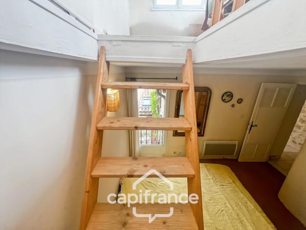 MERINDOL  MAISON DE CHARME, cour extérieure et roof top,2 chambres, 1 pièce,  1 bureau, 1 cave,  au cœur du village  A DECOUVRIR !
