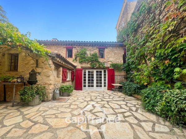 MERINDOL  MAISON DE CHARME, cour extérieure et roof top,2 chambres, 1 pièce,  1 bureau, 1 cave,  au cœur du village  A DECOUVRIR !