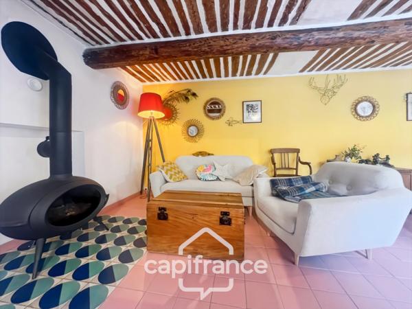 MERINDOL  MAISON DE CHARME, cour extérieure et roof top,2 chambres, 1 pièce,  1 bureau, 1 cave,  au cœur du village  A DECOUVRIR !