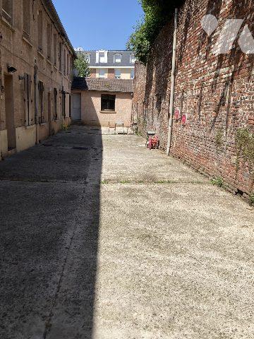 Grand F spacieux de 60m² au RDC d'une petite copro