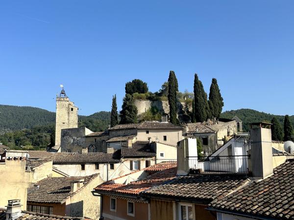 A VISITER SUR MALAUCENE, MAISON DE VILLAGE DE 117 M² ENV. AVEC VUE IMPRENABLE DEPUIS LA TERRASSE