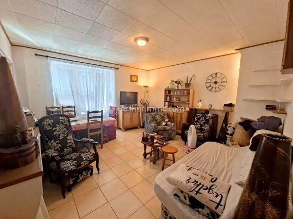 Vente                                                      Maison de village
                        
                     5 pièces                      80 m2                     à Saint-Amans-Soult