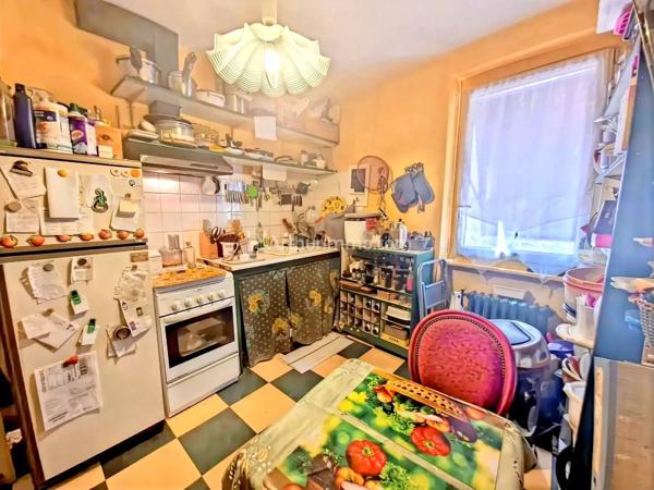 Vente                                                      Maison de village
                        
                     5 pièces                      80 m2                     à Saint-Amans-Soult