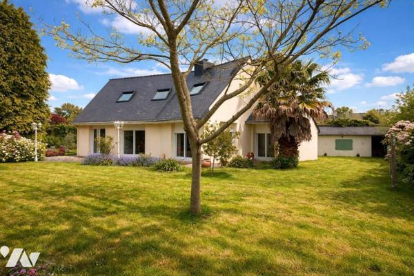 PLUVIGNER - MAISON FAMILIALE D'ENV. 130M² AVEC JARDIN CLOS - CENTRE BOURG