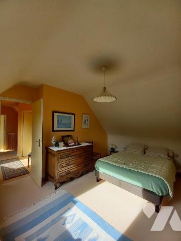 PLUVIGNER - MAISON FAMILIALE D'ENV. 130M² AVEC JARDIN CLOS - CENTRE BOURG