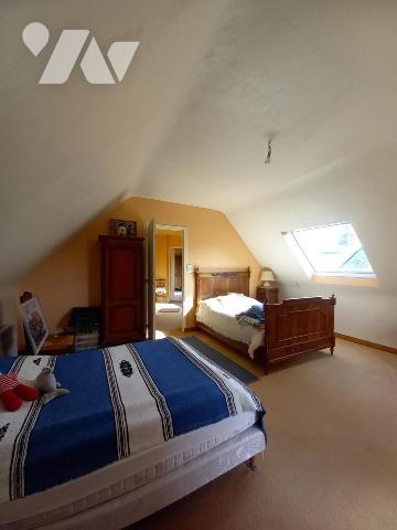 PLUVIGNER - MAISON FAMILIALE D'ENV. 130M² AVEC JARDIN CLOS - CENTRE BOURG