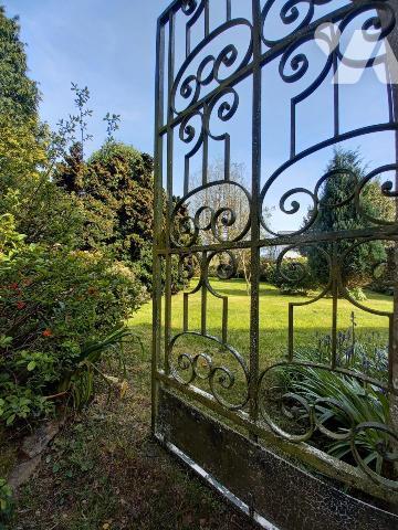 PLUVIGNER - MAISON FAMILIALE D'ENV. 130M² AVEC JARDIN CLOS - CENTRE BOURG