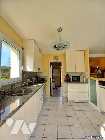 PLUVIGNER - MAISON FAMILIALE D'ENV. 130M² AVEC JARDIN CLOS - CENTRE BOURG