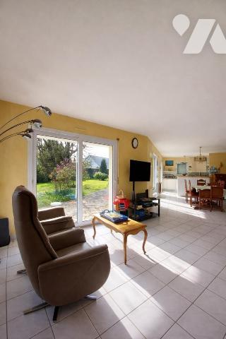 PLUVIGNER - MAISON FAMILIALE D'ENV. 130M² AVEC JARDIN CLOS - CENTRE BOURG