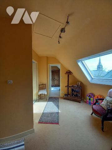 PLUVIGNER - MAISON FAMILIALE D'ENV. 130M² AVEC JARDIN CLOS - CENTRE BOURG