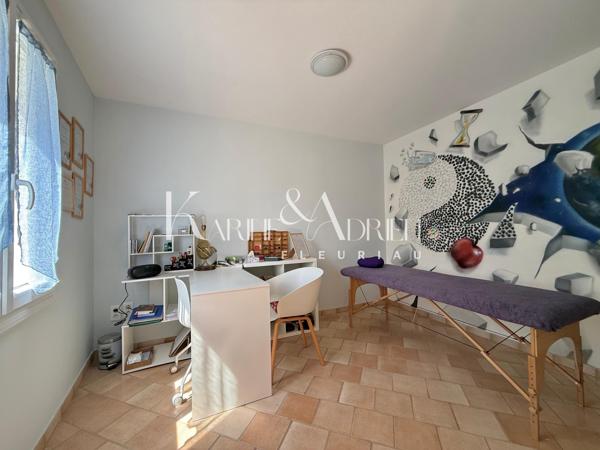 Maison de ville avec grand garage, ascenseur, 4 chambres, jardin et terrasse