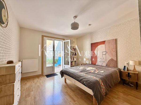 Maison de ville avec grand garage, ascenseur, 4 chambres, jardin et terrasse
