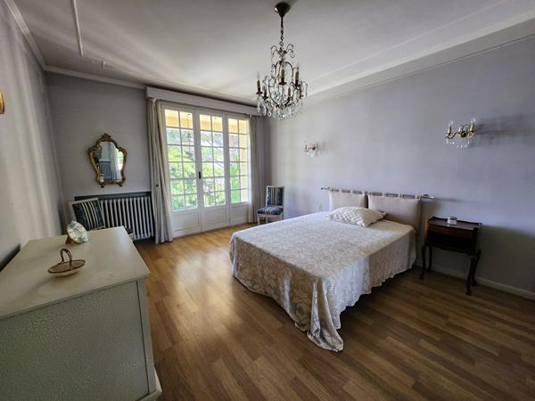 BAISSE DE PRIX SUR EXCLUSIVITE A SAINT SATURNIN LES AVIGNON - MAISON TRADITIONNELLE AVEC VUE PISCINE 3 GARAGES SUR UN TERRAIN DE 1500 M²