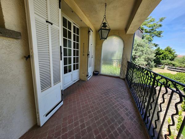 BAISSE DE PRIX SUR EXCLUSIVITE A SAINT SATURNIN LES AVIGNON - MAISON TRADITIONNELLE AVEC VUE PISCINE 3 GARAGES SUR UN TERRAIN DE 1500 M²