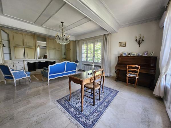 BAISSE DE PRIX SUR EXCLUSIVITE A SAINT SATURNIN LES AVIGNON - MAISON TRADITIONNELLE AVEC VUE PISCINE 3 GARAGES SUR UN TERRAIN DE 1500 M²
