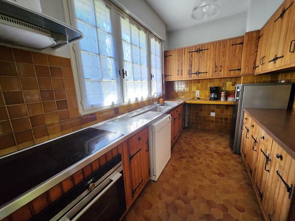 BAISSE DE PRIX SUR EXCLUSIVITE A SAINT SATURNIN LES AVIGNON - MAISON TRADITIONNELLE AVEC VUE PISCINE 3 GARAGES SUR UN TERRAIN DE 1500 M²