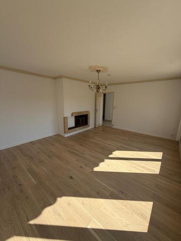 a louer, charmante maison avec garage