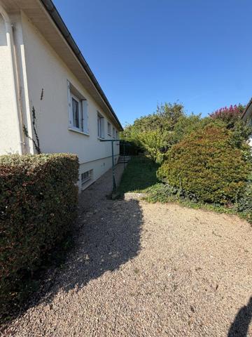 a louer, charmante maison avec garage