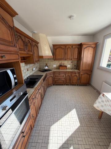 a louer, charmante maison avec garage