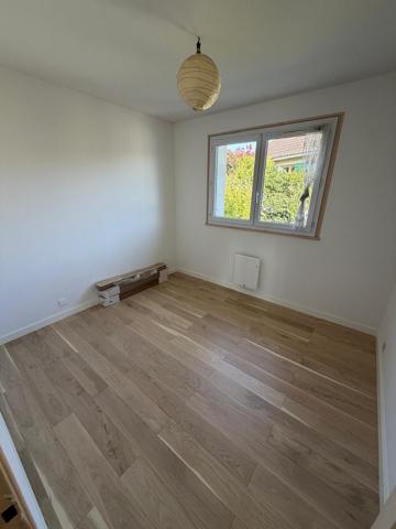 a louer, charmante maison avec garage