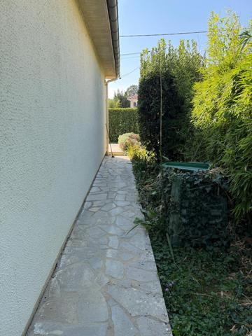 a louer, charmante maison avec garage