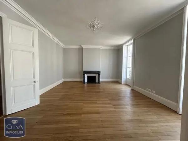 Appartement à louer 6 pièces 151.96m²