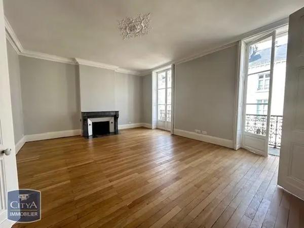 Appartement à louer 6 pièces 151.96m²
