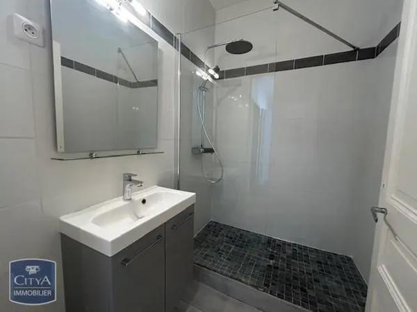 Appartement à louer 6 pièces 151.96m²