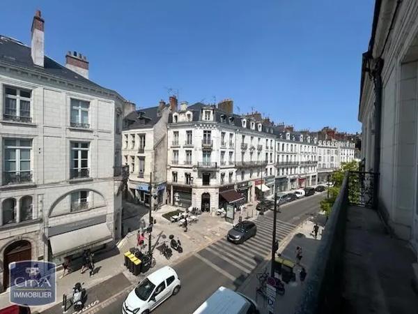 Appartement à louer 6 pièces 151.96m²