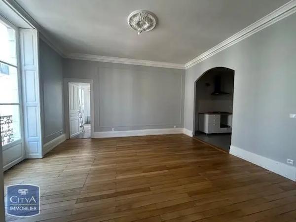 Appartement à louer 6 pièces 151.96m²