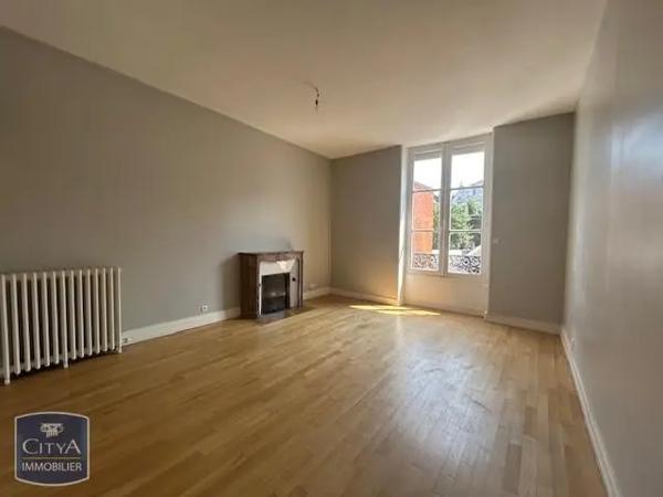 Appartement à louer 6 pièces 151.96m²