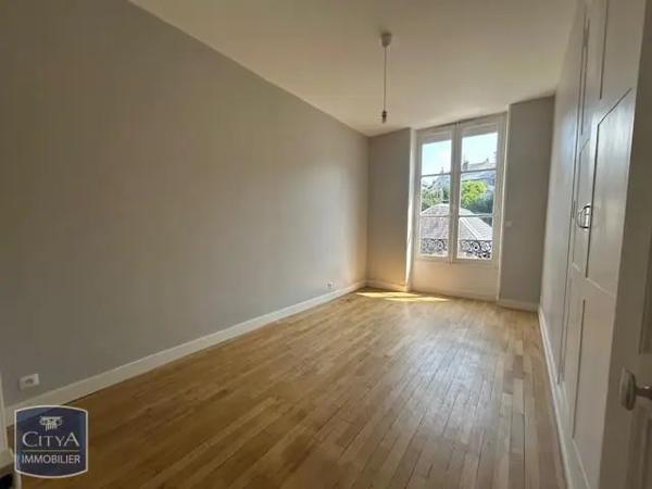 Appartement à louer 6 pièces 151.96m²