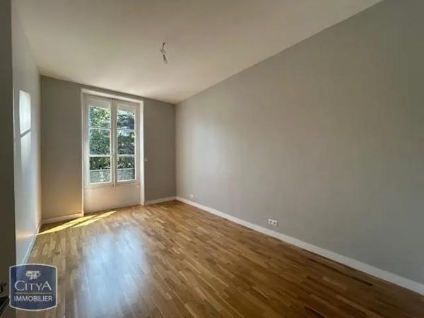 Appartement à louer 6 pièces 151.96m²
