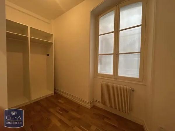 Appartement à louer 6 pièces 151.96m²