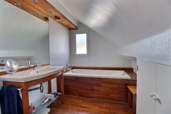 Coup de coeur, belle maison familiale quartier Martellière- proche bourg