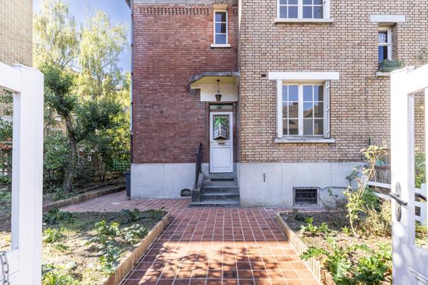 Maison
         3 pièces
        - 80 m² Exclusivité 575 000 € *