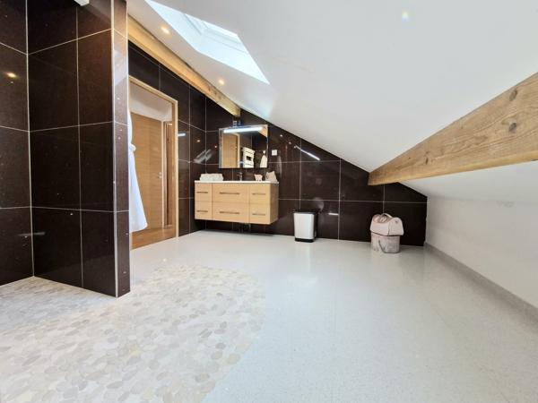 Maison
         5 pièces
        - 113 m² Bien prestige 695 000 € *