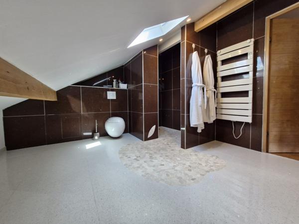 Maison
         5 pièces
        - 113 m² Bien prestige 695 000 € *