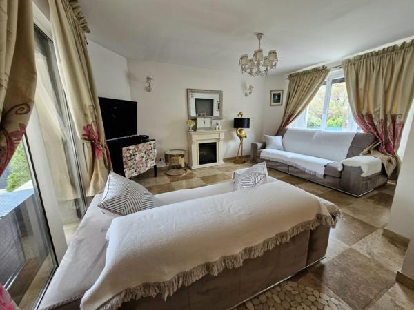 Maison
         5 pièces
        - 113 m² Bien prestige 695 000 € *
