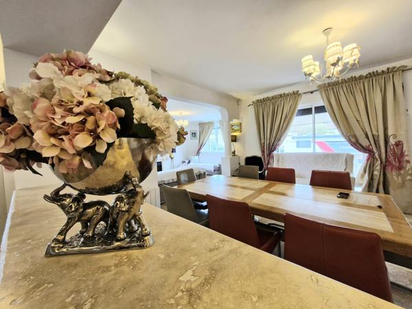Maison
         5 pièces
        - 113 m² Bien prestige 695 000 € *