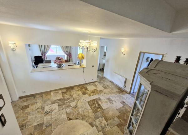 Maison
         5 pièces
        - 113 m² Bien prestige 695 000 € *
